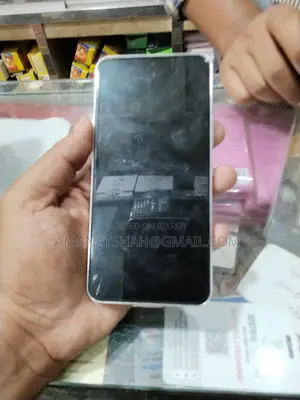 স্যামসাং গ্যালাক্সি এস২২ ৫জি ২৫৬ জিবি হোয়াইট