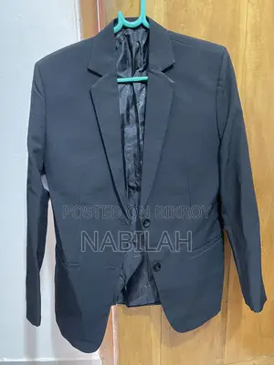একটি কোর্ট বিক্রি হবে