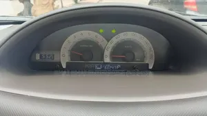 Toyota Sienta 2011 Pearl