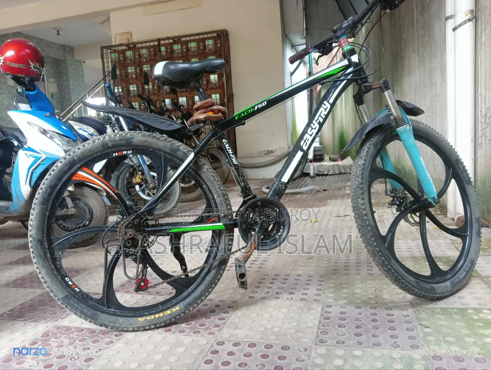 সাইকেলটা কিছু দিন চালানো হয়েছে এখন চালানোর সময় পাইনা তাই বিক্রি করবো