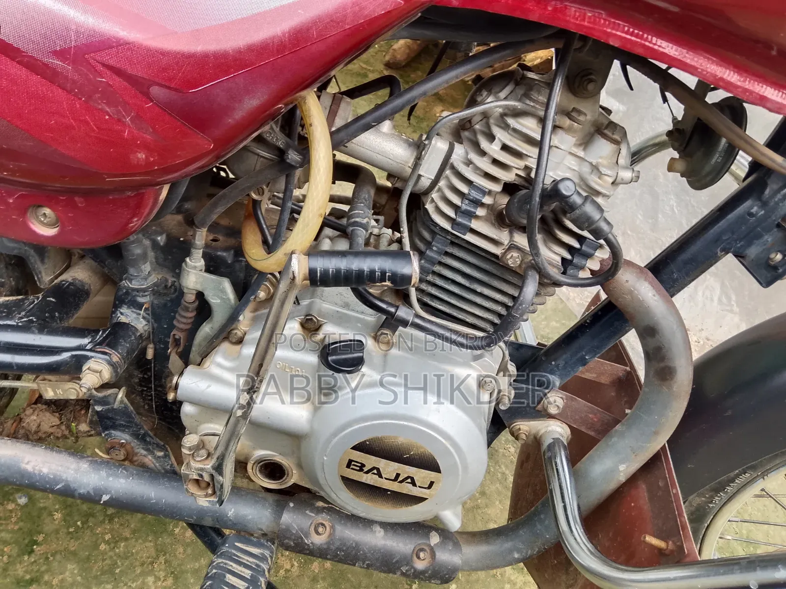 লাল রঙের ২০১৭ মডেলের বাজাজ সিটি ১০০