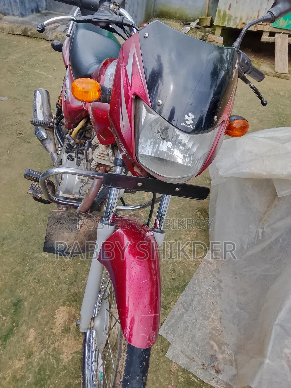 লাল রঙের ২০১৭ মডেলের বাজাজ সিটি ১০০