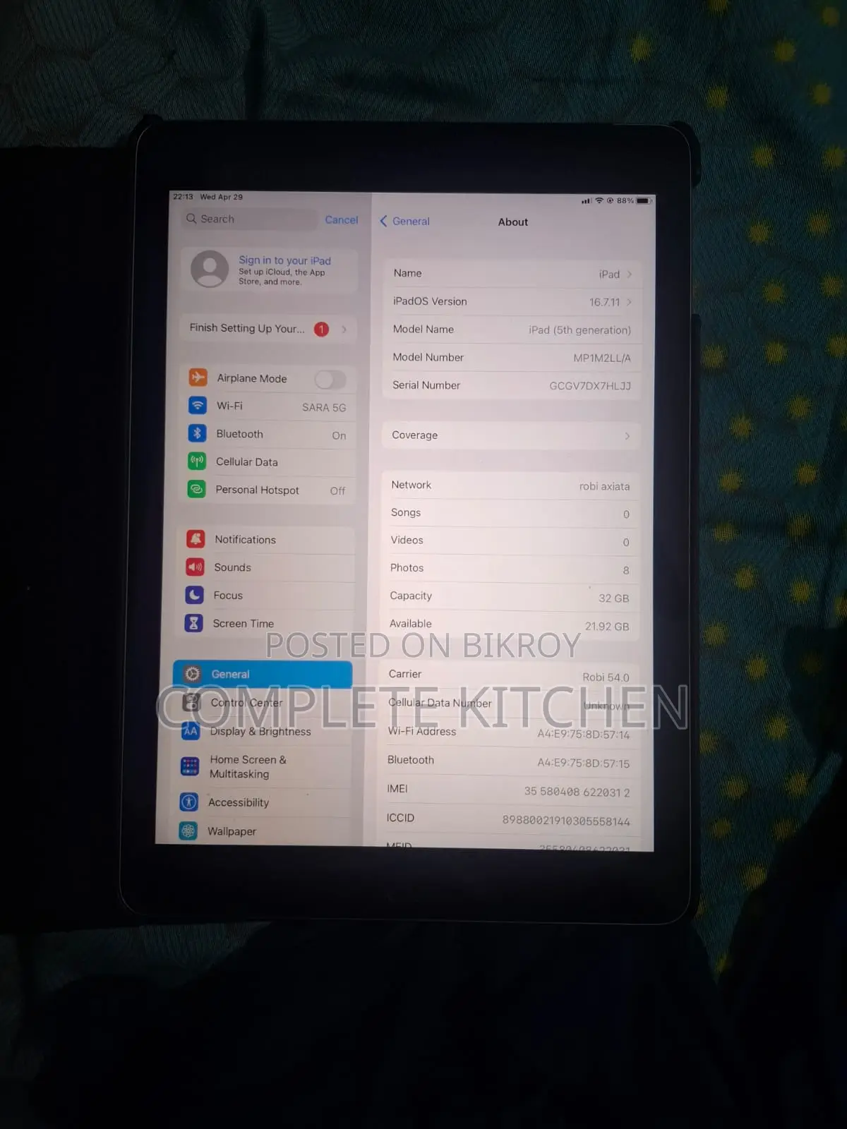 Apple iPad 5 (2022) 4 GB Black