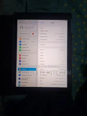 Apple iPad 5 (2022) 4 GB Black