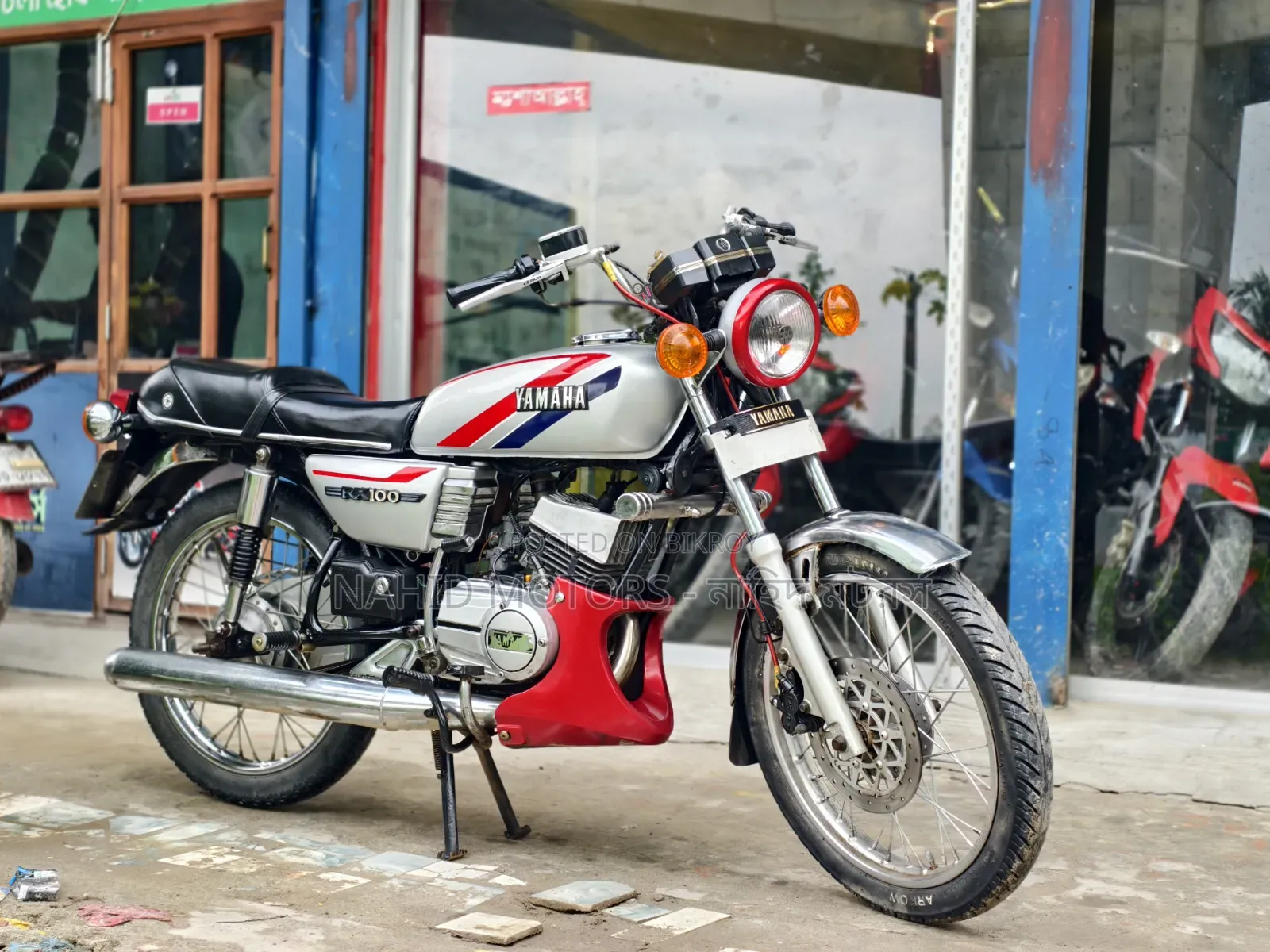 Yamaha 1996 Silver