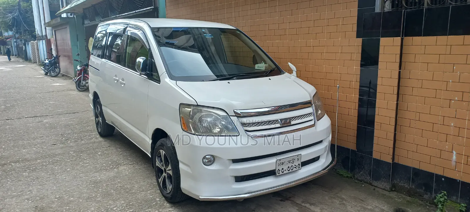 Toyota Noah 2005 Pearl