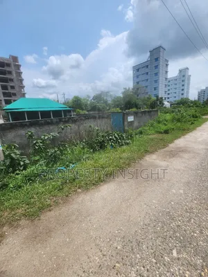 Field View South Face: 3 Katha Near by Lake Sector 25