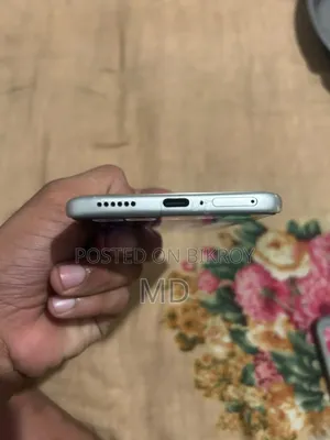 ইনফিনিক্স নোট এজ ২৫৬ জিবি হোয়াইট