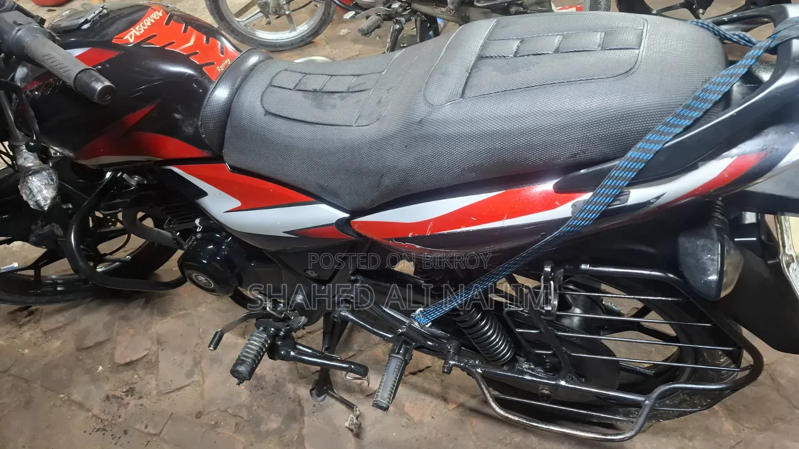 বাজাজ ডিসকভার ১২৫ ২০২১ ব্ল্যাক