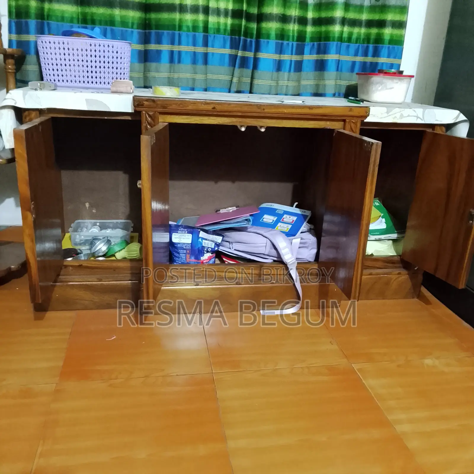 একদম নতুন রোড এন্ট্রি করই কাঠের ৪পাল্লার কেবিনেট