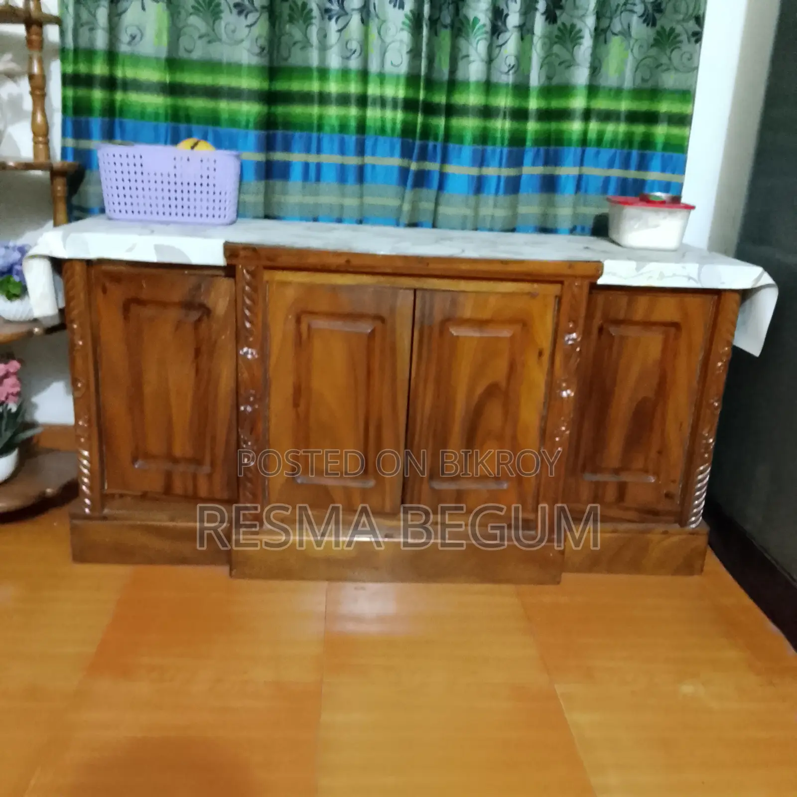 একদম নতুন রোড এন্ট্রি করই কাঠের ৪পাল্লার কেবিনেট