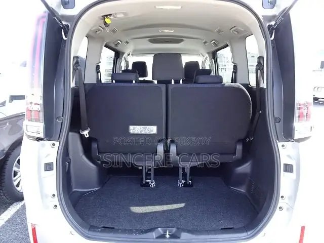 Toyota Noah 2021 Silver