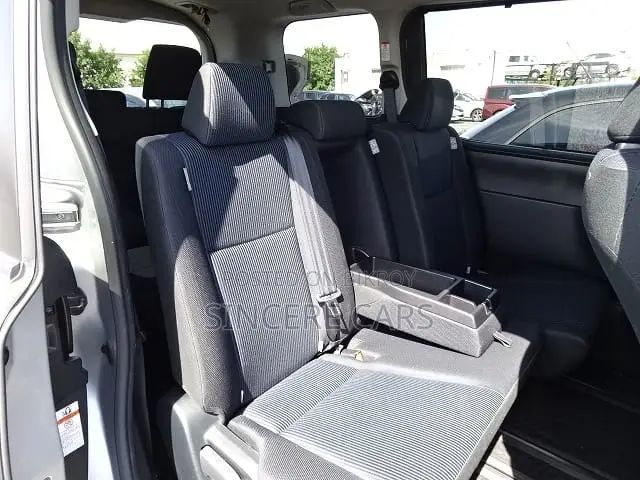 Toyota Noah 2021 Silver