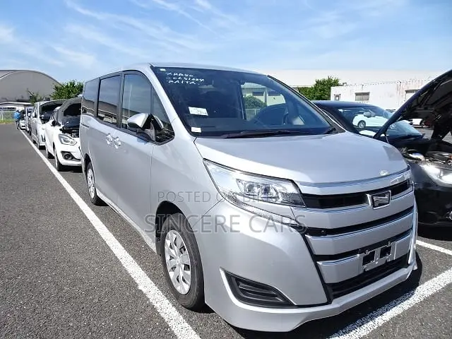 Toyota Noah 2021 Silver