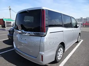 Toyota Noah 2021 Silver