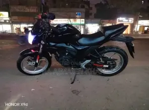 সুজুকি জিক্সার ২০২১ কালো