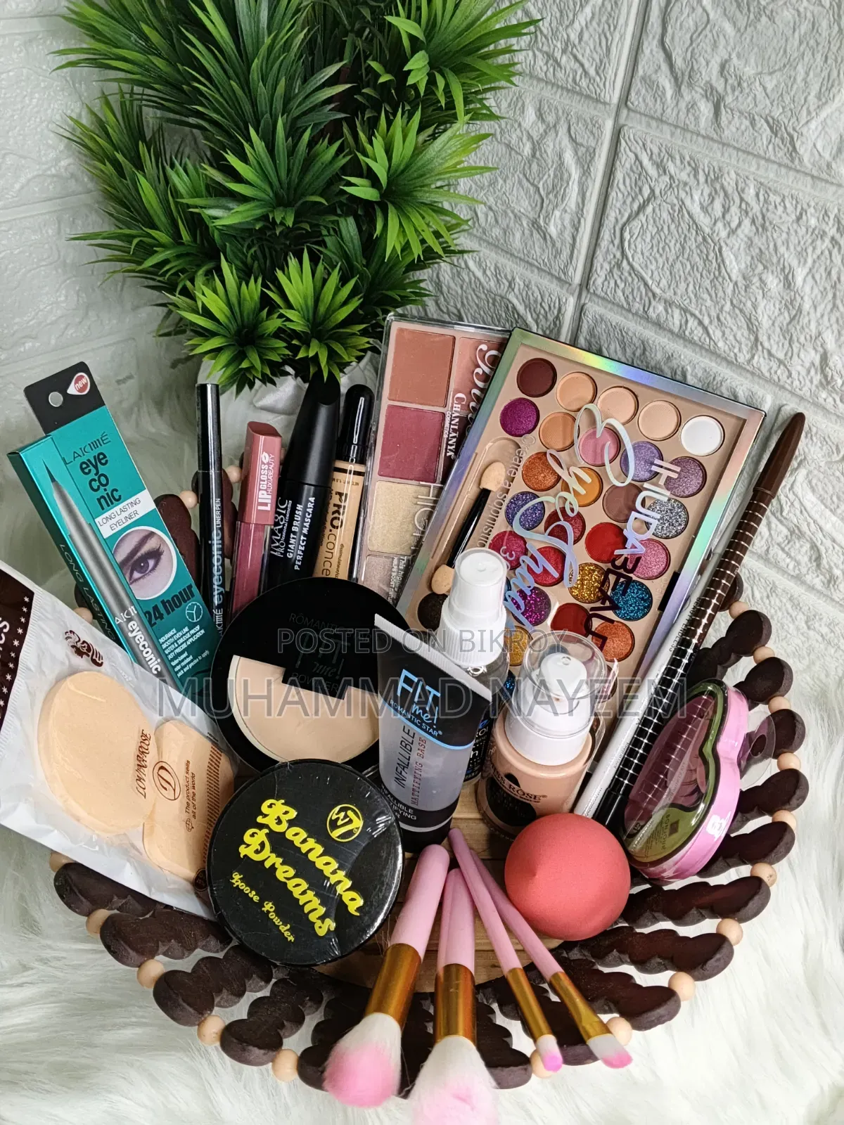 Full Makeup Combo Set at 999 Taka