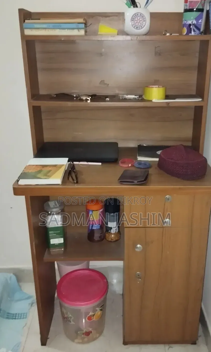জরুরী বিক্রি পড়ার টেবিল