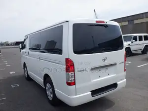 Toyota HiAce 2021 White