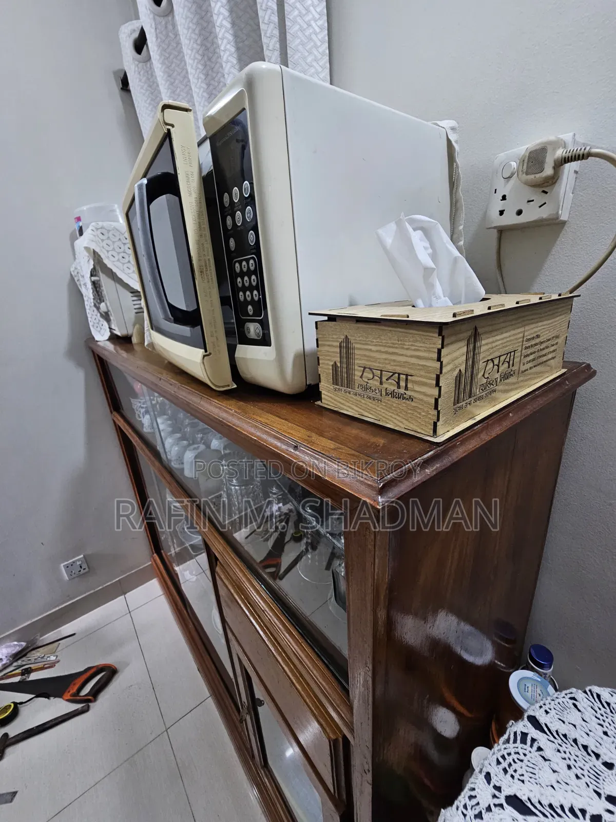 কাঠের শোকেস