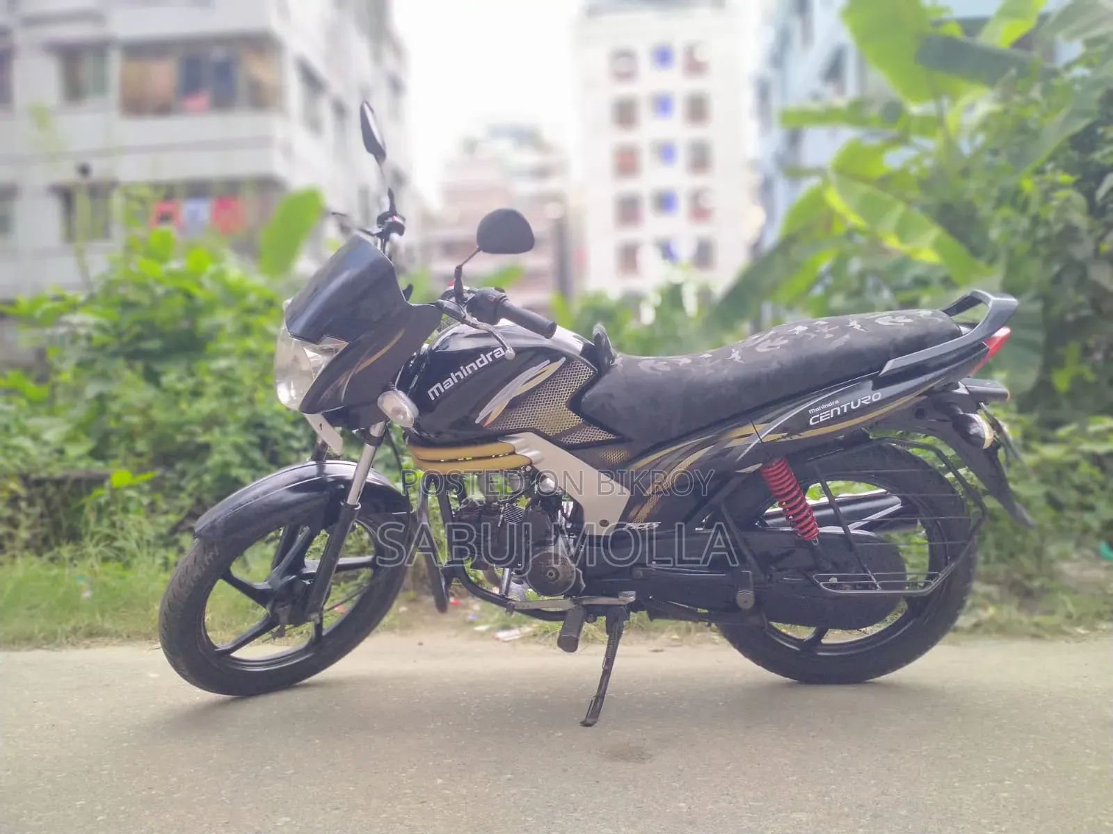 মাহিন্দ্রা সেঞ্চুরো ২০১৫ কালো