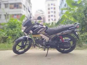মাহিন্দ্রা সেঞ্চুরো ২০১৫ কালো
