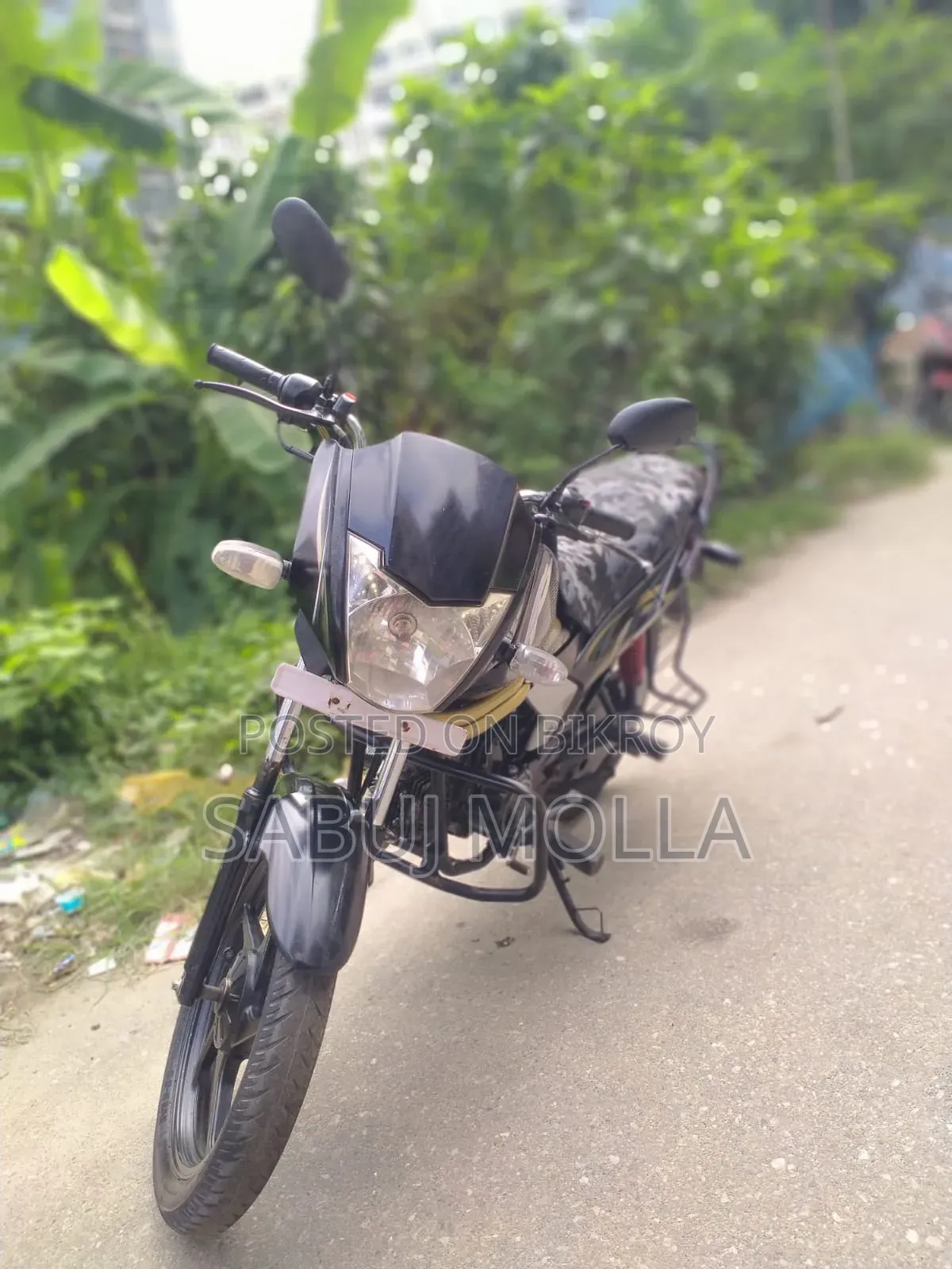মাহিন্দ্রা সেঞ্চুরো ২০১৫ কালো