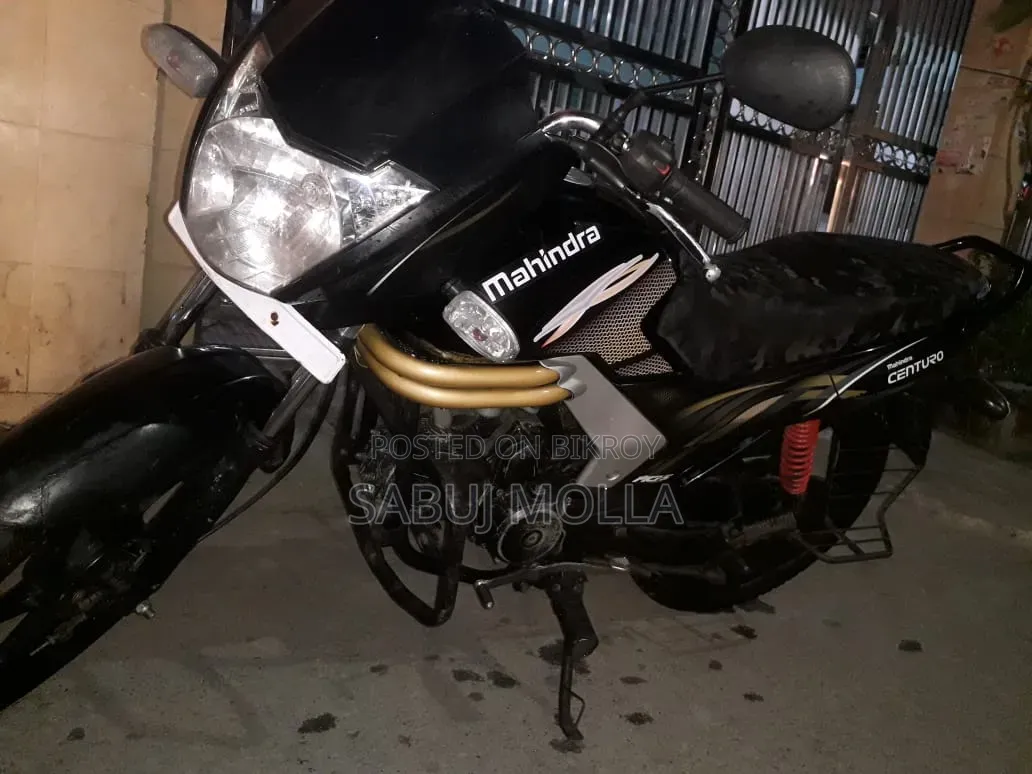 মাহিন্দ্রা সেঞ্চুরো ২০১৫ কালো