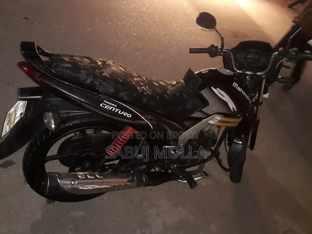 মাহিন্দ্রা সেঞ্চুরো ২০১৫ কালো