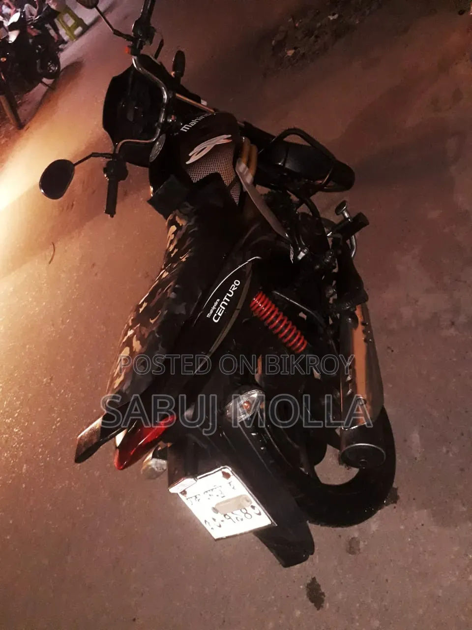 মাহিন্দ্রা সেঞ্চুরো ২০১৫ কালো