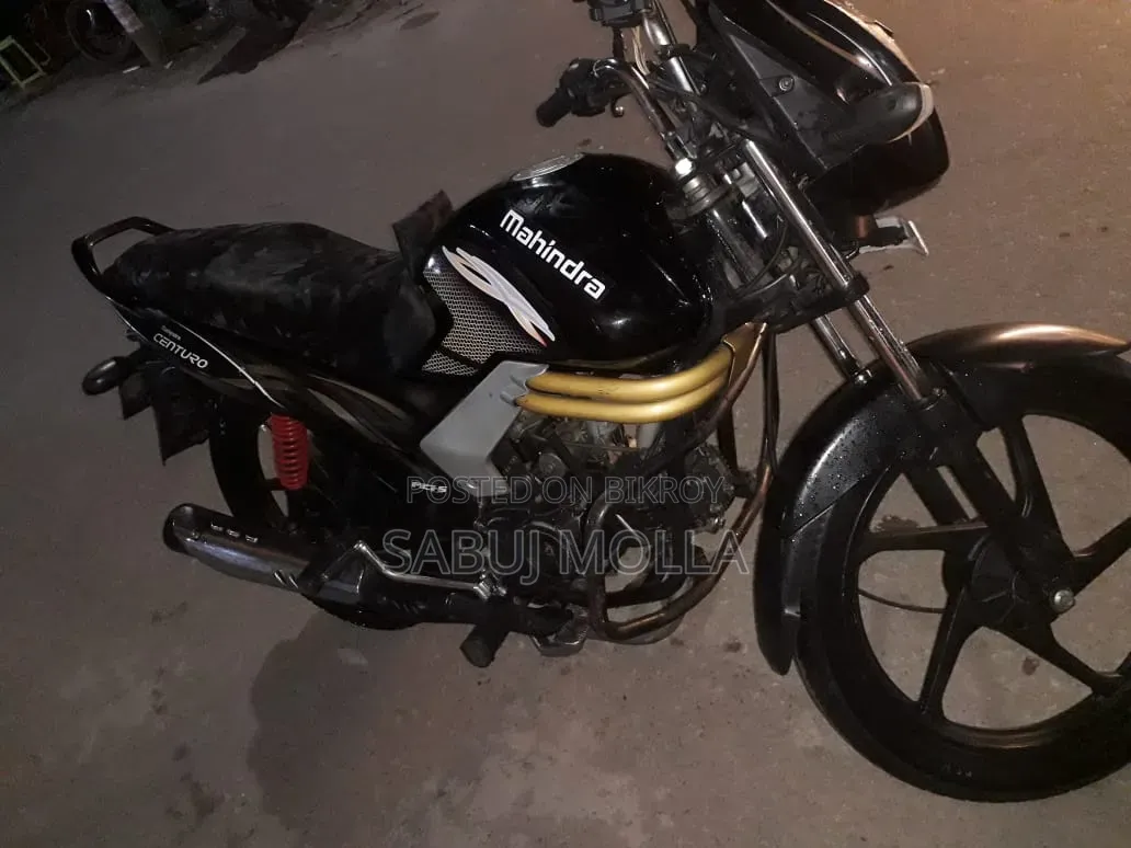 মাহিন্দ্রা সেঞ্চুরো ২০১৫ কালো