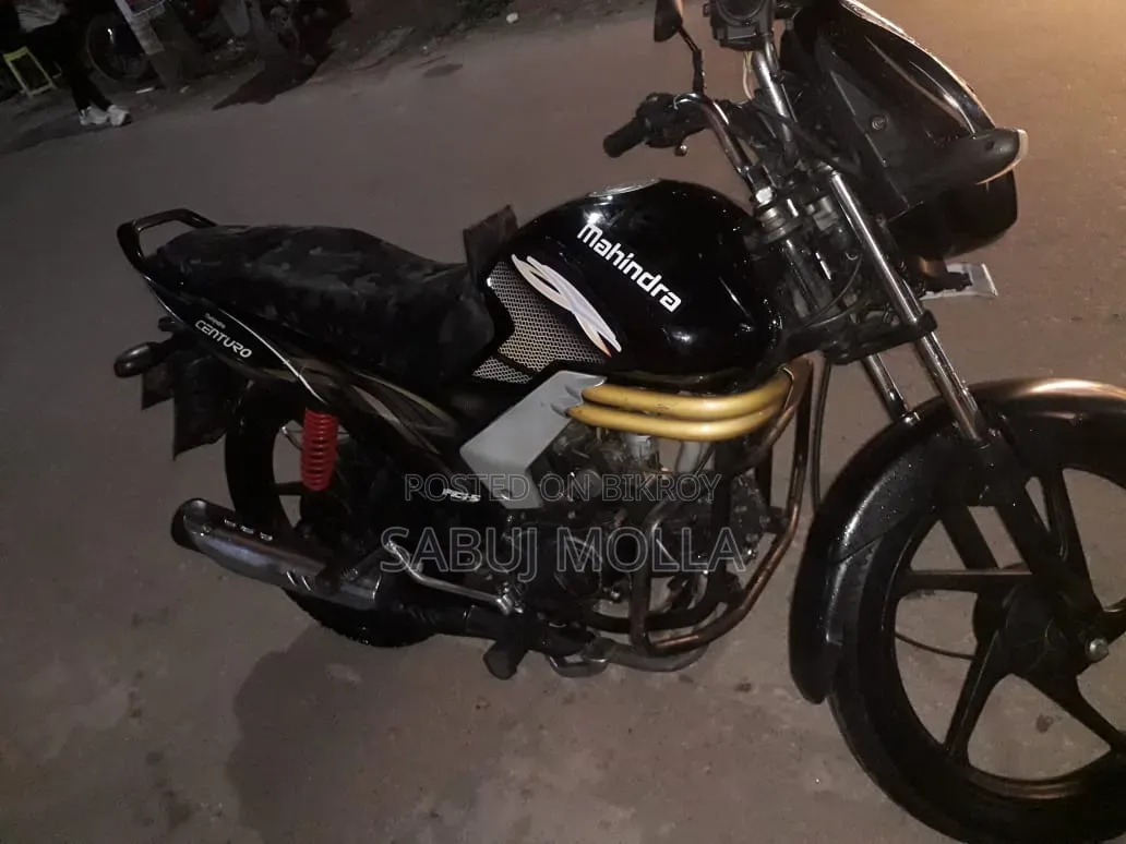 মাহিন্দ্রা সেঞ্চুরো ২০১৫ কালো