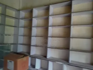 ফার্মেসীর মেডিসিন রাখার জন্য রেক বিক্রয় করা হবে।