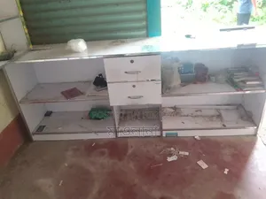 ফার্মেসীর মেডিসিন রাখার জন্য রেক বিক্রয় করা হবে।