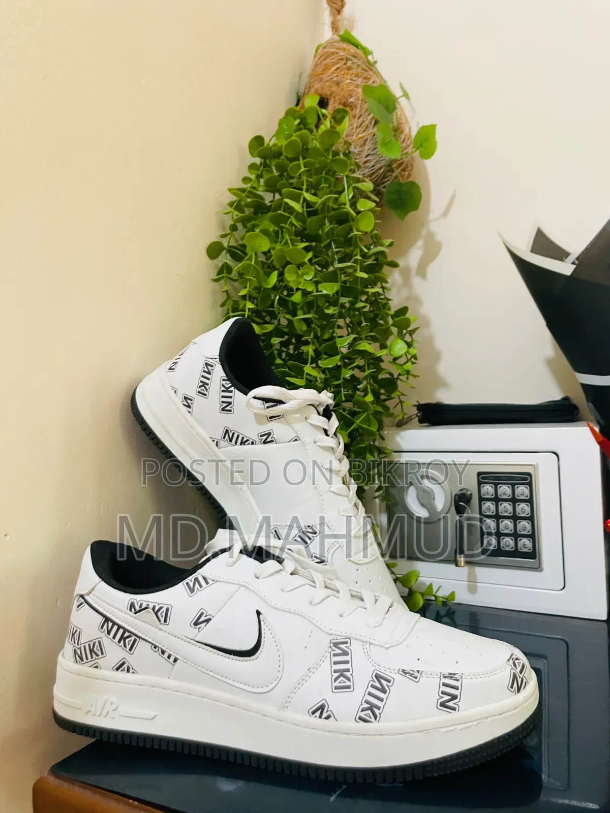 Unused Trendy White Sneakers - Size 43 Available!