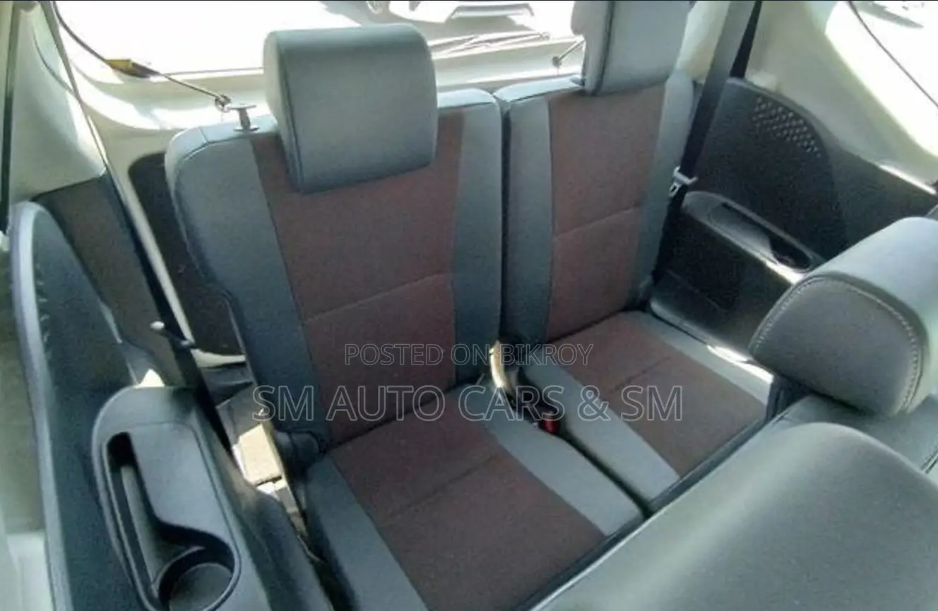 Toyota Sienta 1.5 Hybrid FWD 2021 Pearl
