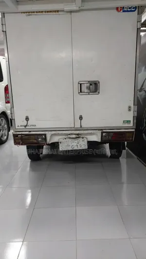 মিতসুবিসি ফ্রিজার ভ্যান ২০১২
