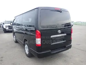 টয়োটা হাইএচ ২০২২ কালো