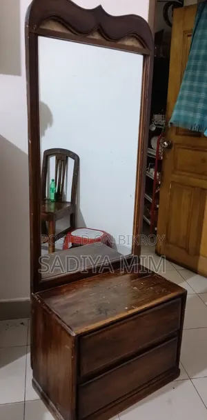 ড্রেসিং টেবিল