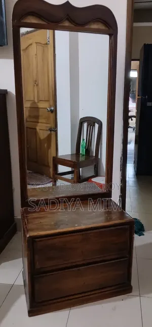 ড্রেসিং টেবিল