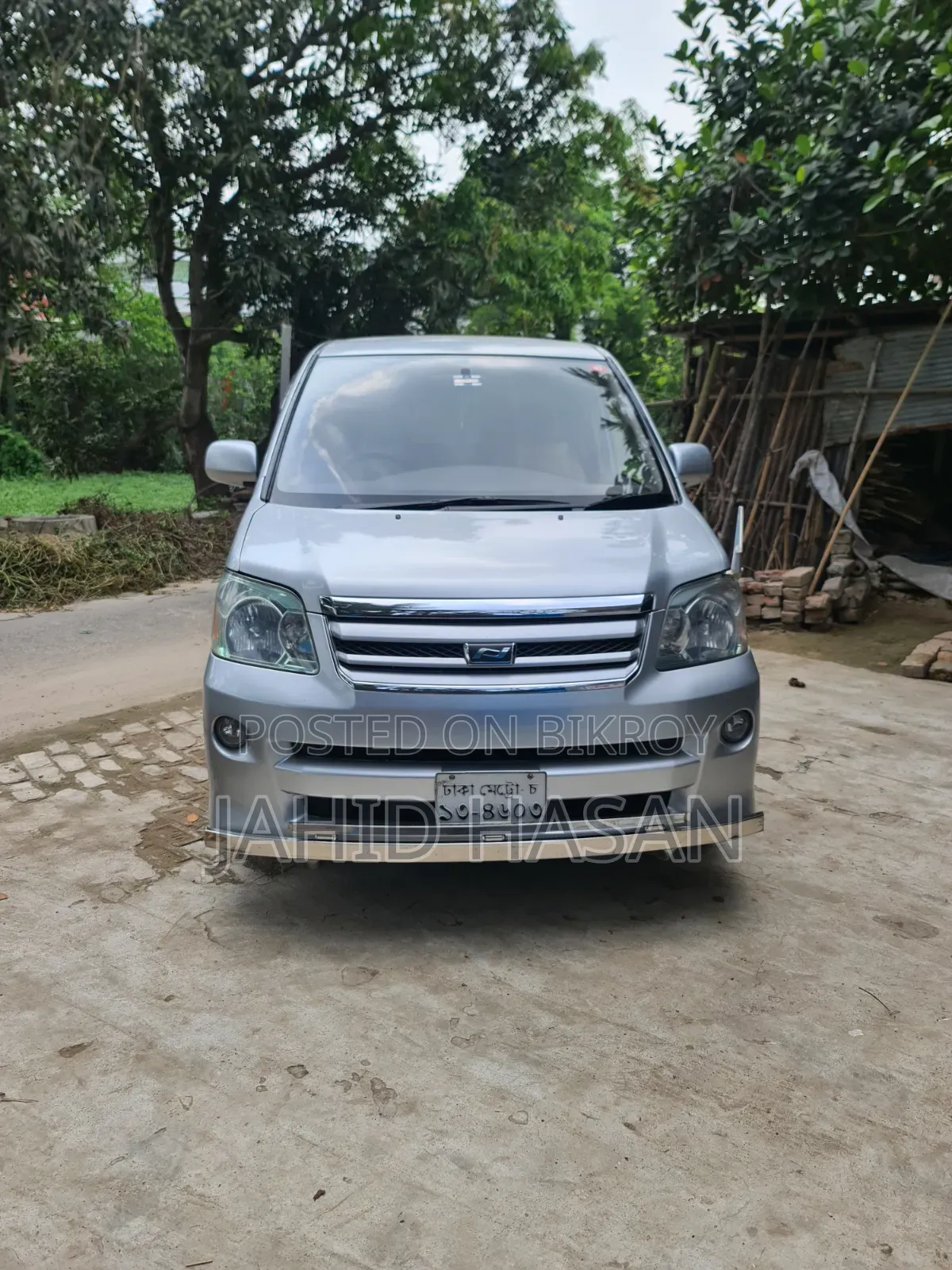 Toyota Noah 2004 Silver