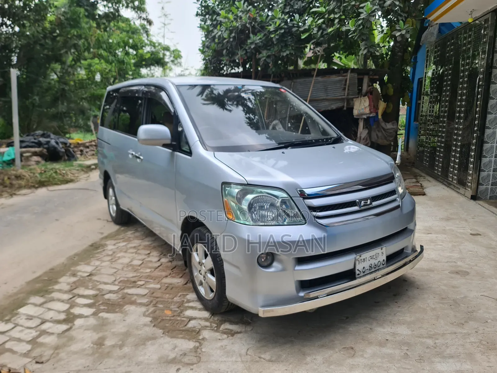 Toyota Noah 2004 Silver