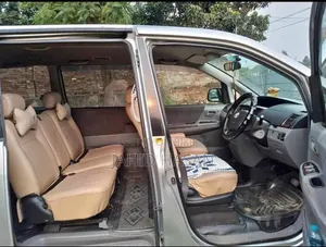 Toyota Noah 2004 Silver