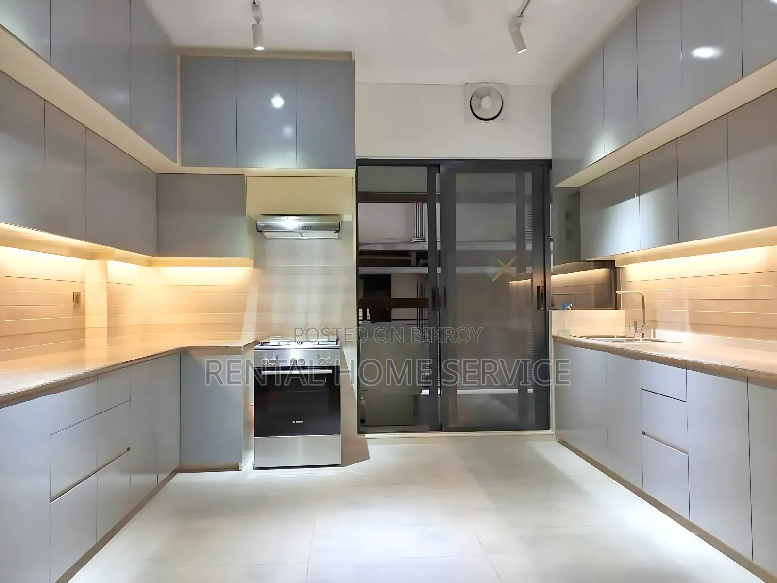 4 Bedroom Apartment in Semi Furnished for rent