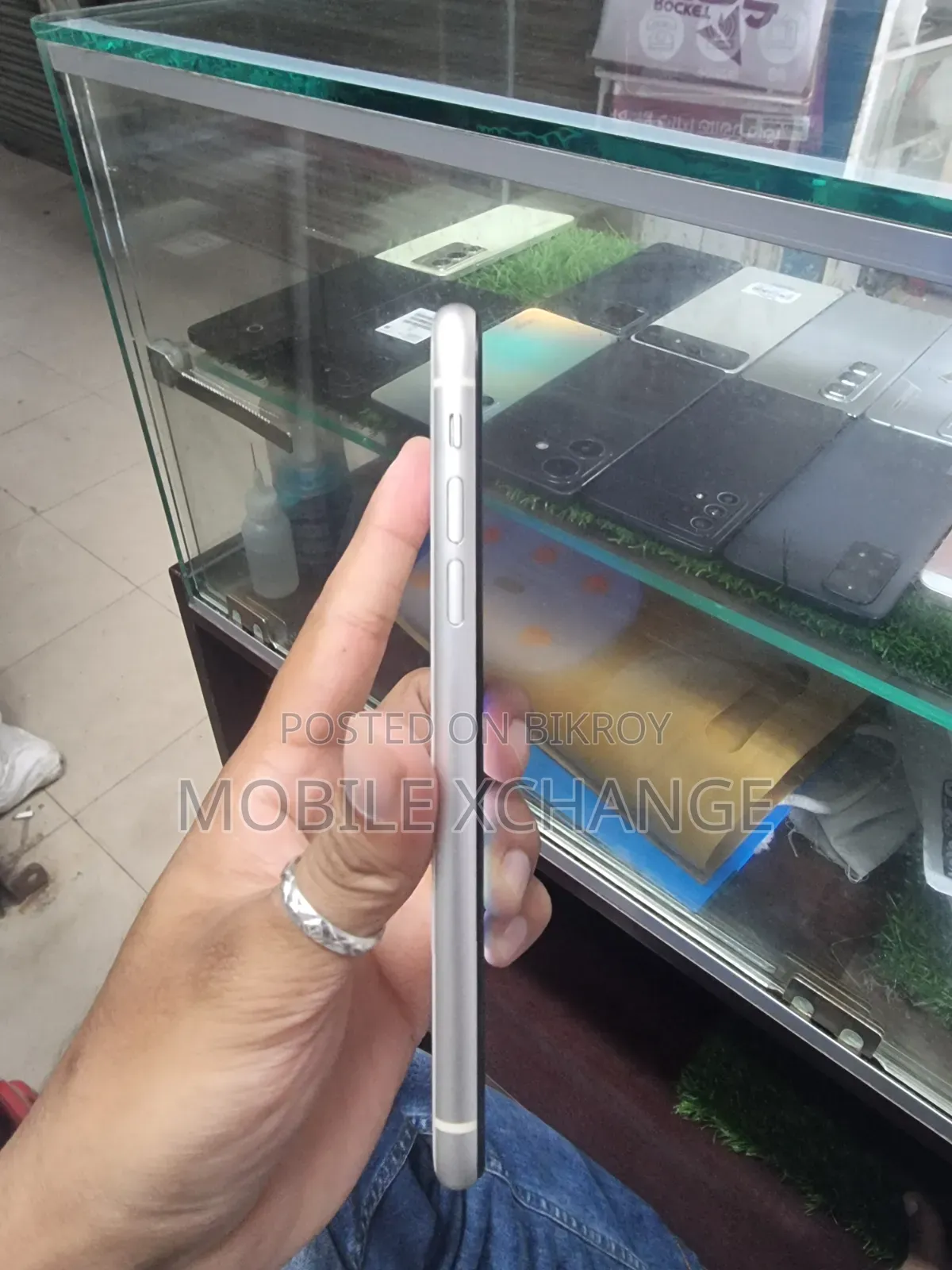 অ্যাপল আইফোন ১১ ৬৪ জিবি হোয়াইট