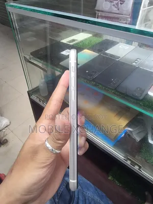অ্যাপল আইফোন ১১ ৬৪ জিবি হোয়াইট