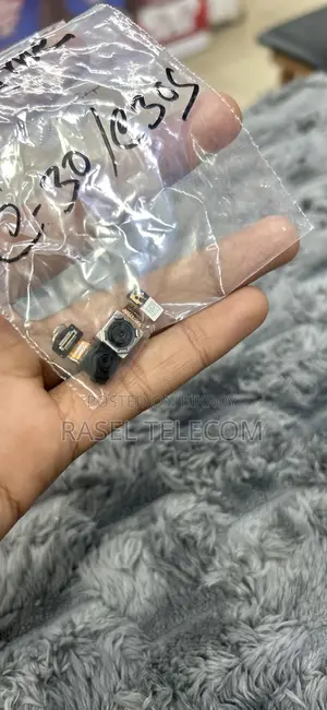 সি৩০এস ক্যামেরা সামনের এবং পেছনের