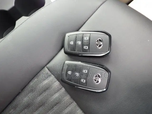 Toyota Noah 2022 Pearl