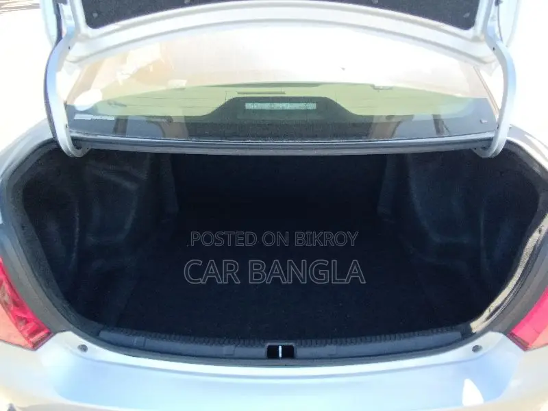 টয়োটা এক্সিও ২০২১ সিলভার
