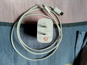 আই ফোন ১৪ প্রো ম্যাক্স পাওয়ার অ্যাডাপ্টার